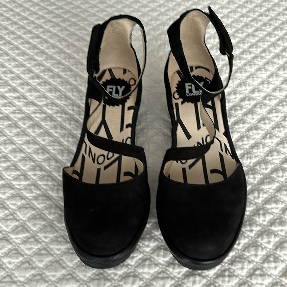 Size 37 strappy Mary Jane style nubuck shoes.